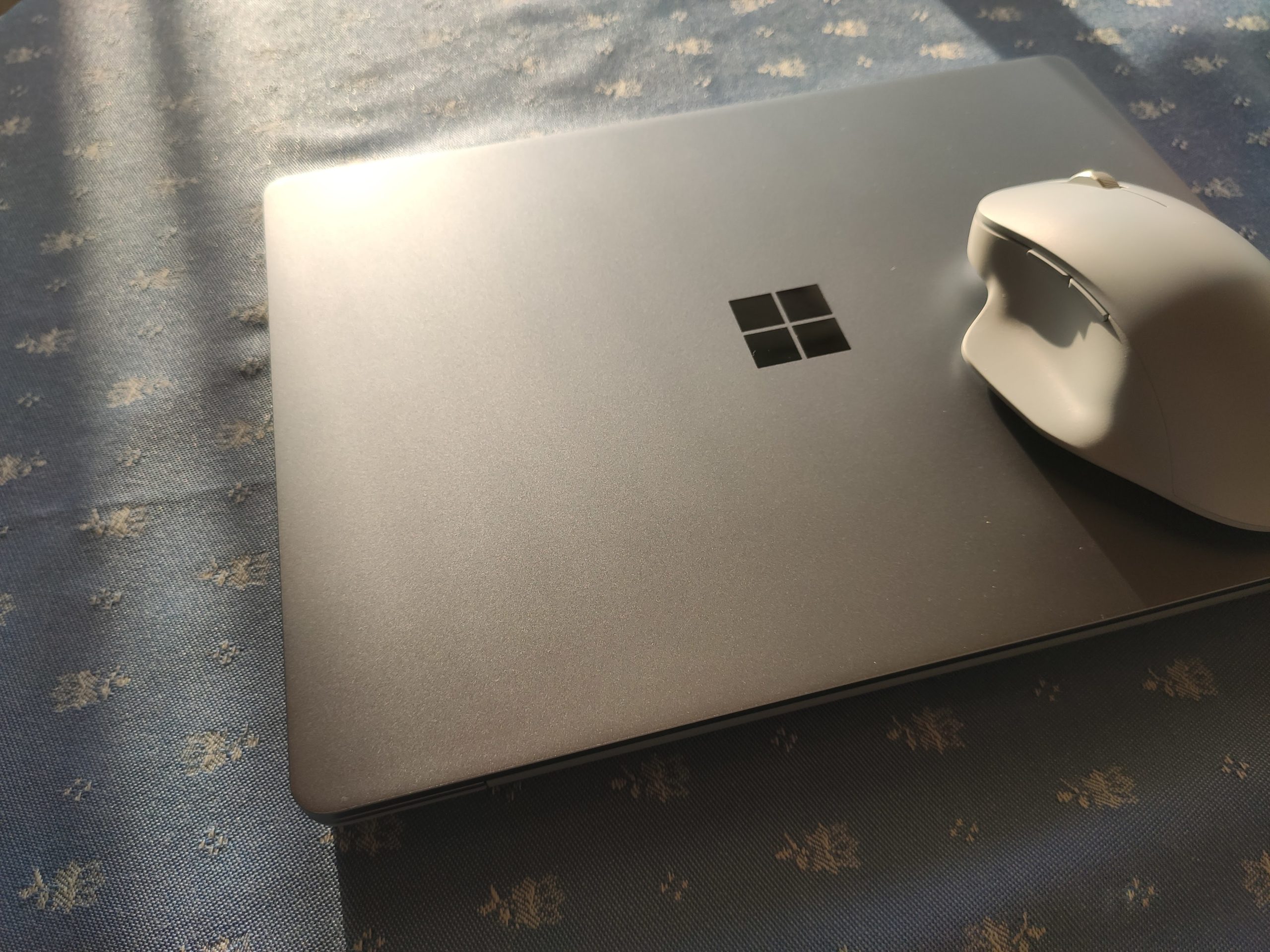 低価格だけどできるやつ！Surface Laptop Goレビュー！ - WPTeq